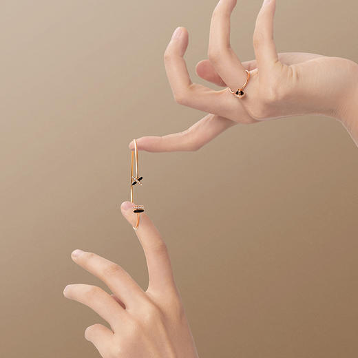 ［结·锁系列］18K玫瑰金钻石手镯 商品图3