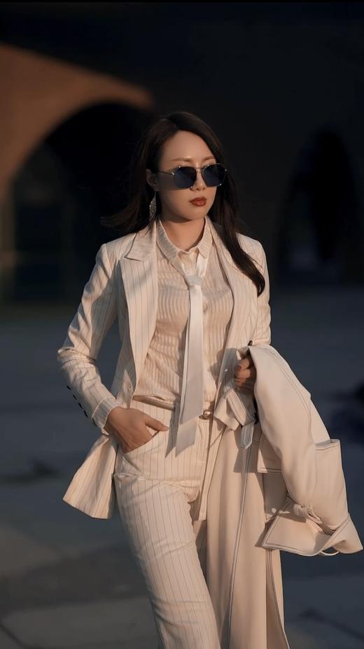 “锋芒白刃“J81A2289A颈袖添香春秋时尚气质女神范职业装正装洋气御姐风小西装套装J81A2289A 商品图4