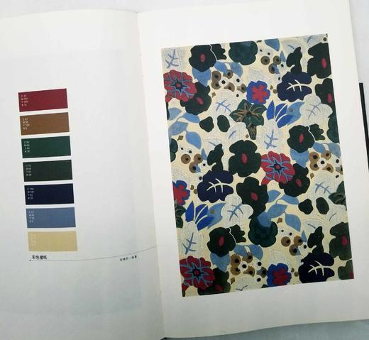 《欧洲针织印花和壁纸纹样》，精装，16开本，彩版印刷，人民文学出版社2017年版，定价128，售价45元。
  商品图5