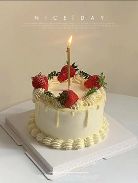 ins草莓装饰蛋糕