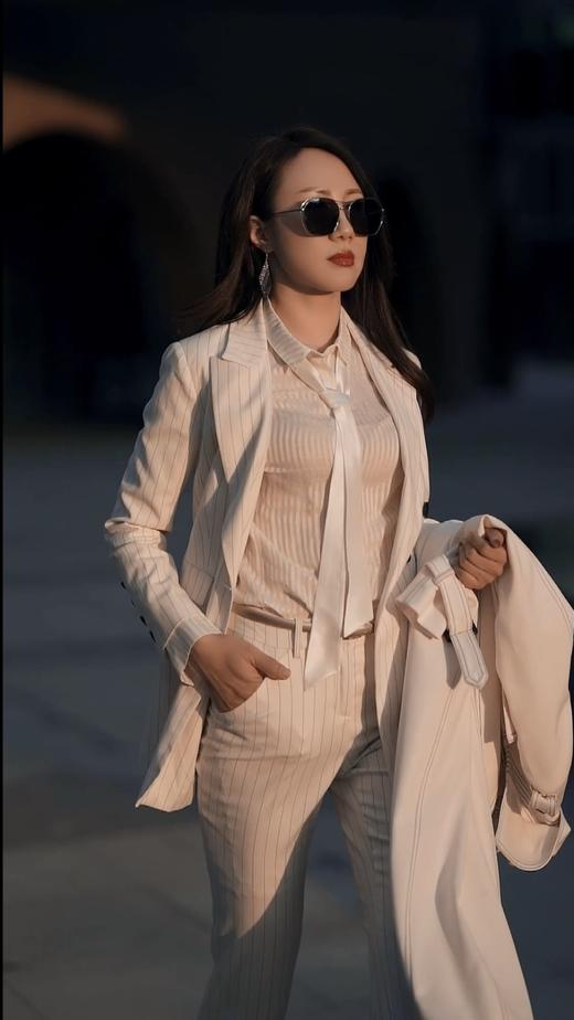 “锋芒白刃“J81A2289A颈袖添香春秋时尚气质女神范职业装正装洋气御姐风小西装套装J81A2289A 商品图2