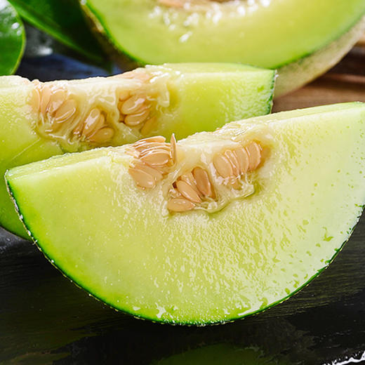 网纹蜜瓜  瓜肉细腻鲜甜，入口纤维比较少，口感鲜爽， 水分饱满，甜分充足！皮特薄，瓜籽很少 商品图2