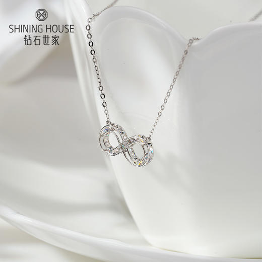 【甑选钻饰】【门店同款】钻石世家 爱无限·耀出色 炫彩项链【金彩】全开 爱无限钻石项链套链 无限符号映耀无限美好 商品图3