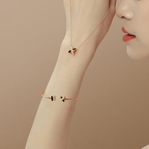 ［结·锁系列］18K玫瑰金钻石项坠 商品图2