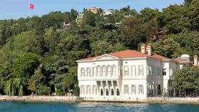 【伊斯坦布尔博斯普鲁斯海峡四季酒店Four Seasons Hotel Istanbul at The Bosphorus】博斯普鲁斯海峡四季酒店一座由19世纪的奥斯曼帝国宫殿修复而成，极具特色