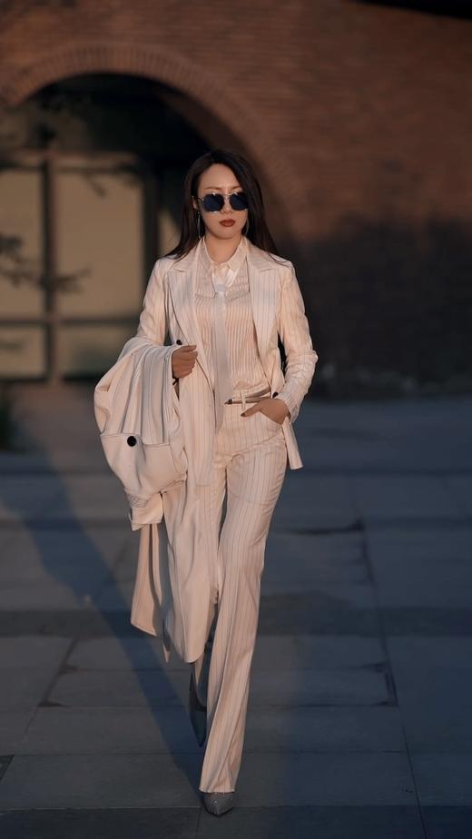 “锋芒白刃“J81A2289A颈袖添香春秋时尚气质女神范职业装正装洋气御姐风小西装套装J81A2289A 商品图0