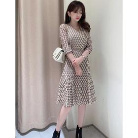 3楼 玖姿沙罗光影几何连衣裙