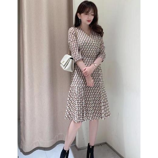 3楼 玖姿沙罗光影几何连衣裙 商品图0