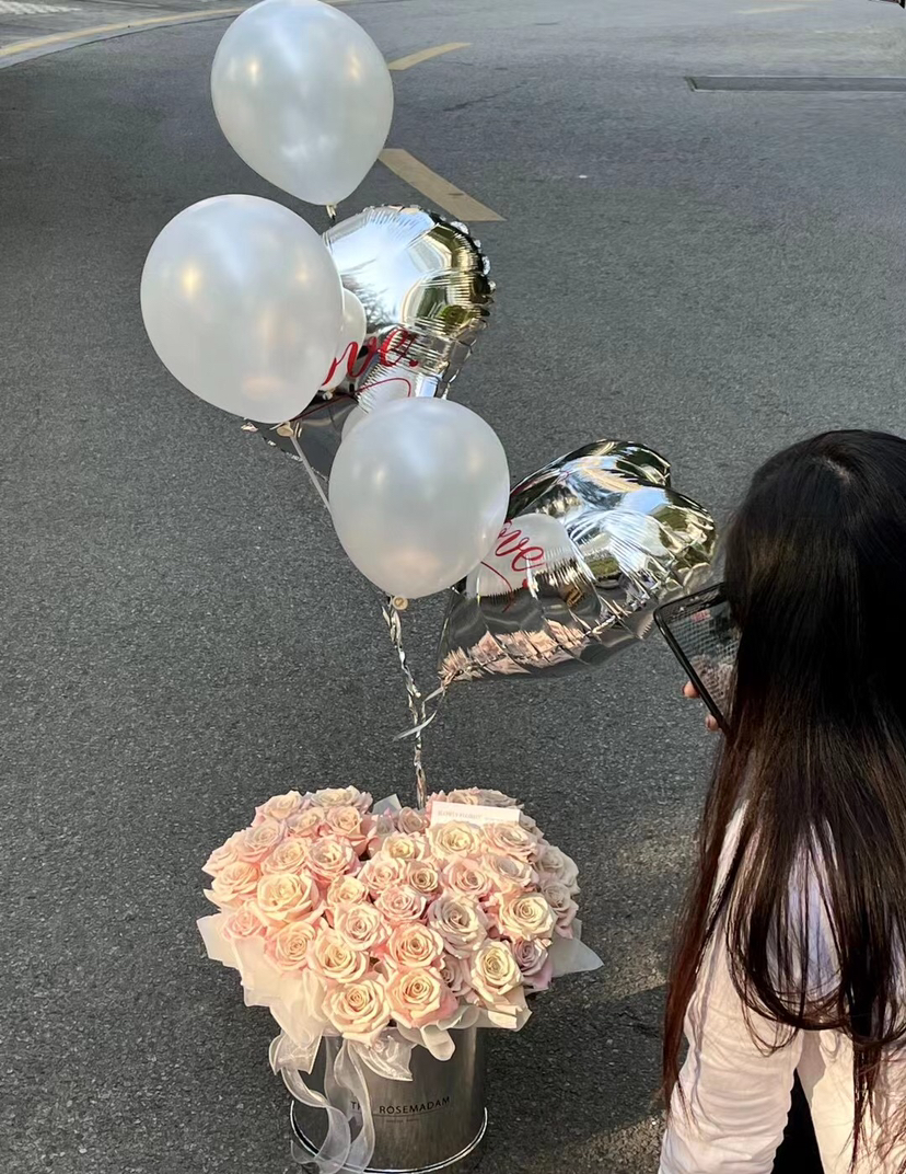 玫瑰超大抱抱桶（专车配送）