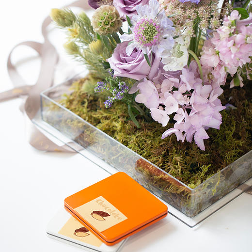 限定 「一见倾心」精品果干巧克力花盒｜内含：精品果干牛奶巧克力*2片，鲜花花盒*1盒。 商品图3