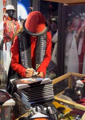 杨丽萍老师舞剧海报艺术画框 /亲笔签名少量库存 商品图7