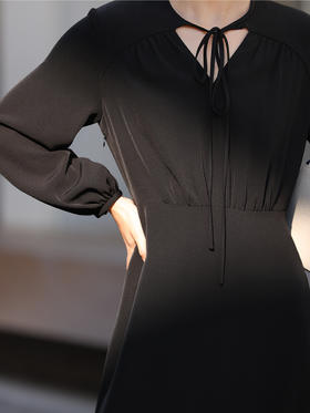 HeyDress法式复古连衣裙女春季V领系带显瘦小黑裙气质裙子