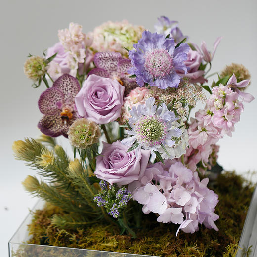 限定 「一见倾心」精品果干巧克力花盒｜内含：精品果干牛奶巧克力*2片，鲜花花盒*1盒。 商品图4