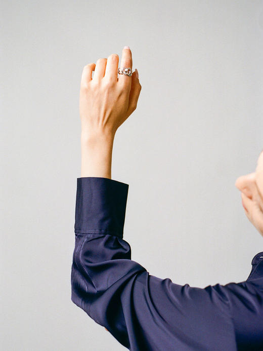 APRESI｜TROUVAILLE Millennium Cut Oval White Topaz Fluid Ring [流转戒指] 商品图5