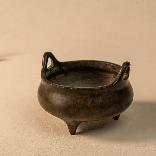 清 铜冲天耳三足香炉 商品图2