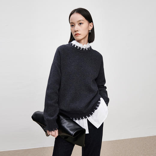 IN AND ON2023春款绵羊毛夹花流苏毛衣秋冬新款加厚保暖宽松叠穿针织衫 商品图2