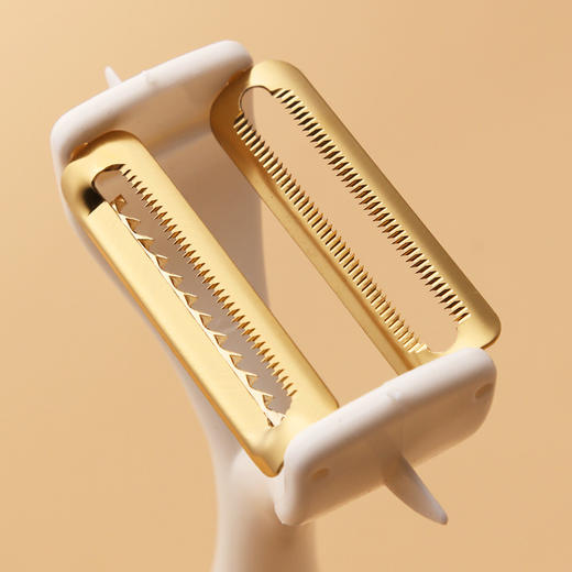 「9.9元包邮！厨房颜值派」创意二合一削皮器 家用不锈钢刨丝器瓜刨器 水果削皮刀刮皮刀厨房用品 商品图1