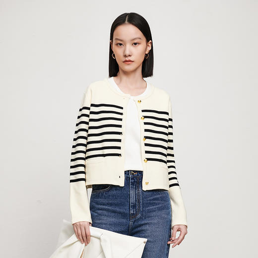 IN AND ON2023春季黑白条纹针织开衫女新款百搭圆领金属扣小香风外套 商品图1