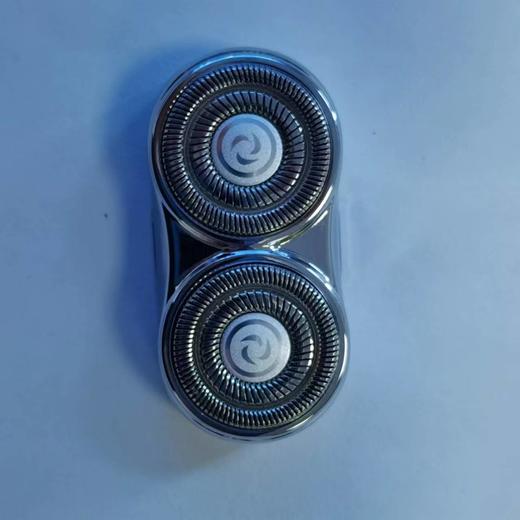 【情人节礼物】有色男士便携剃须刀 剃贴入微 无须残留值得佣有！！精美礼盒 超级精致 商品图3