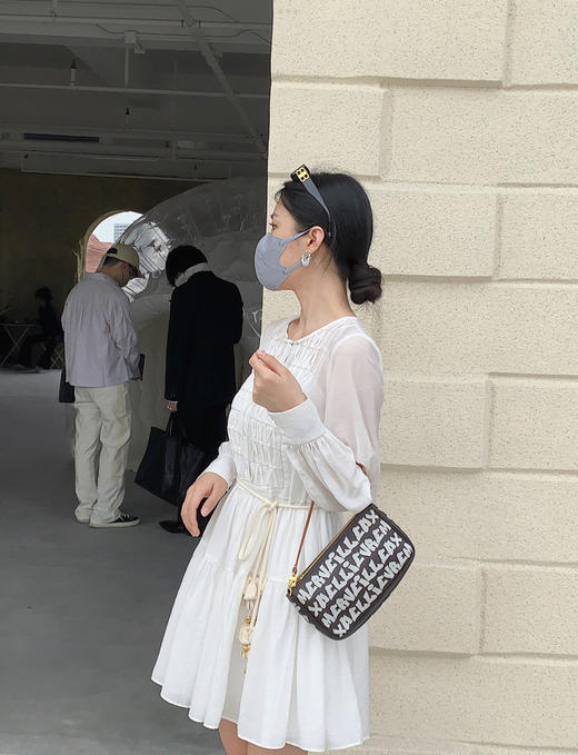 高级口*罩该有的样子，颜色高级，显脸小，而且真的超级轻！戴过炒鸡舒服的口罩了！！！！ 商品图5