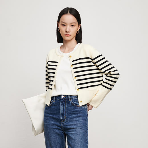 IN AND ON2023春季黑白条纹针织开衫女新款百搭圆领金属扣小香风外套 商品图0