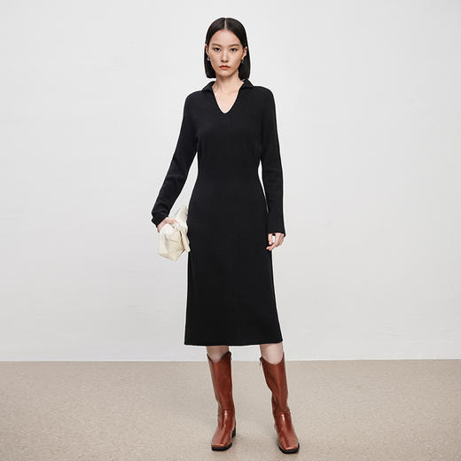 IN AND ON2022秋冬新款绵羊毛V领收腰针织连衣裙大衣内搭毛衣裙 商品图4