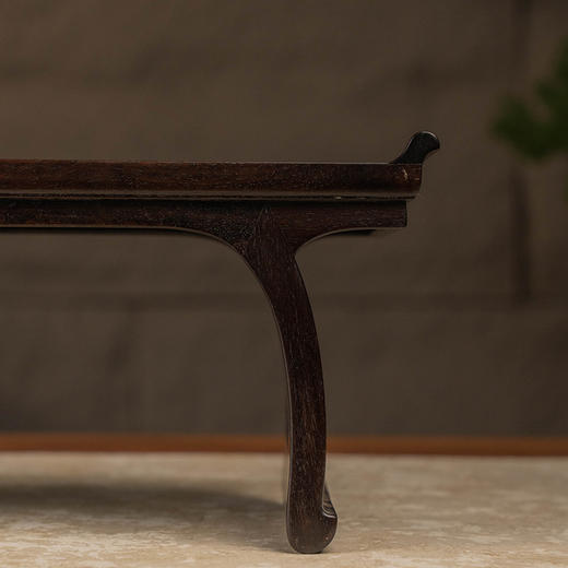 二十世纪 紫檀透雕如意云纹翘头案中案摆件 商品图3