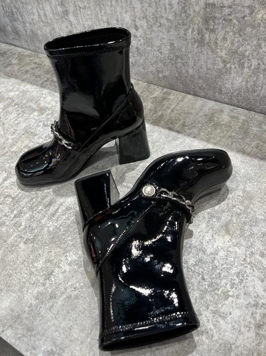 IUIU SECOND 亮面链条珍珠中跟短靴U21DS46092 商品图4