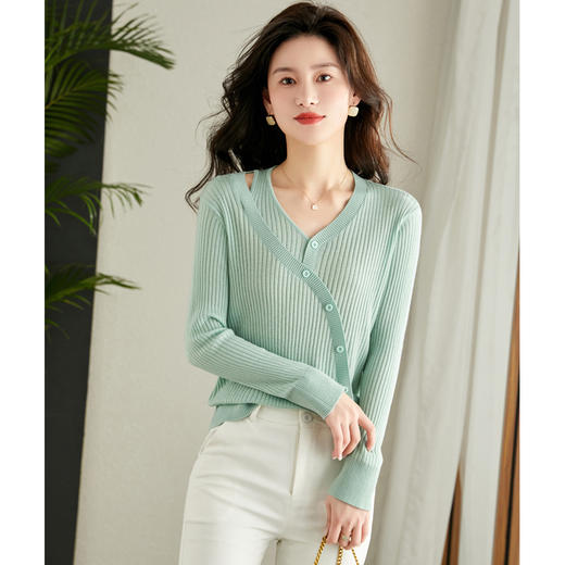 款时尚减龄针织，洋气设计感显瘦V领上衣CC-16-6633 商品图2