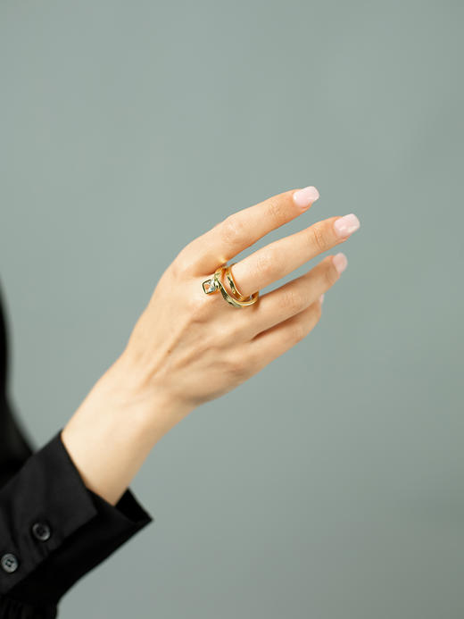 APRESI｜TROUVAILLE Millennium Cut Square White Topaz Fluid Ring [流转戒指] 商品图4