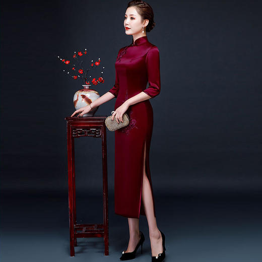 LHS-1009立体绣花洋气婚宴改良旗袍高贵优雅喜婆婆婚礼服春 商品图3