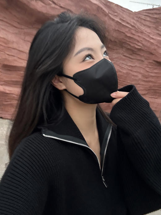 高级口*罩该有的样子，颜色高级，显脸小，而且真的超级轻！戴过炒鸡舒服的口罩了！！！！ 商品图3