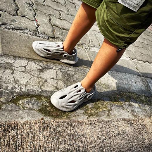 户外~沙滩洞洞鞋！踩屎感软底透气凉拖鞋 商品图2