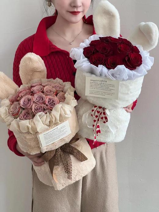 纯色玫瑰兔耳朵花束 商品图1