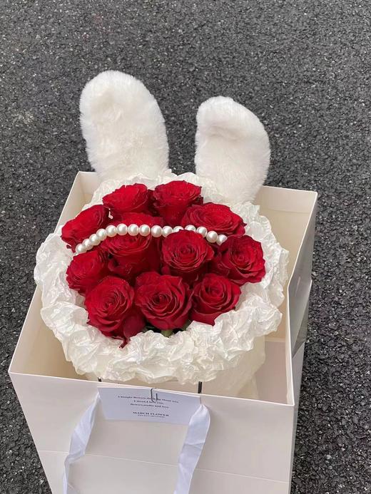 纯色玫瑰兔耳朵花束 商品图2