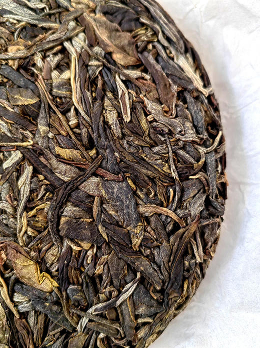 【库存不多】内部老茶友专供【冰岛老寨古树单株】2021年头春头采；总茶师宣哥联合冰岛老寨10号茶农:孔琪共同出品；200克/饼 【每个ID限购3份】 商品图6