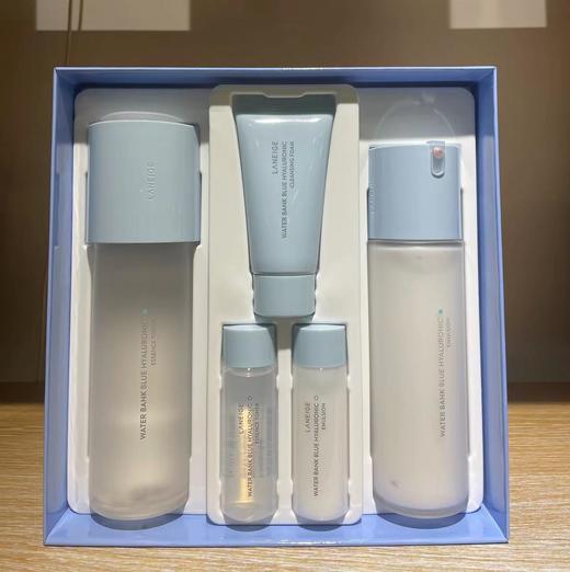 【门店直发 支持同城配送】兰芝小蓝盾水乳套盒（160ml+120ml+水乳*25ml+洁面30g）） 商品图0