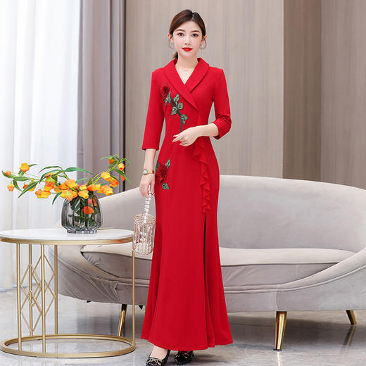 【XY】QE92222023春季新款中国风复古修身斜襟走秀表演长款旗袍刺绣花荷叶边裙 商品图2