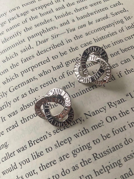 APRESI｜GIMMEL AND POSY Short Inscription Triple-Hoop Earrings [缱绻三环耳环] 商品图0