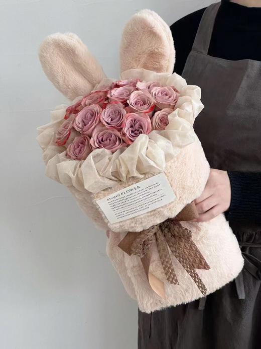 纯色玫瑰兔耳朵花束 商品图0