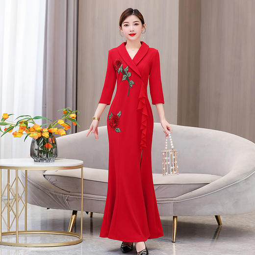 【XY】QE92222023春季新款中国风复古修身斜襟走秀表演长款旗袍刺绣花荷叶边裙 商品图0