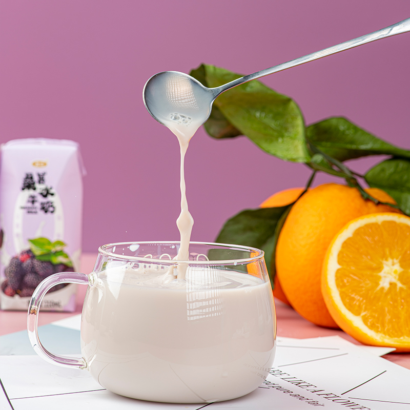 【左江桑葚水牛奶】自然清甜比一般的牛奶浓稠，0蔗糖，添加桑葚含花青素，小朋友喜欢喝的营养早餐奶