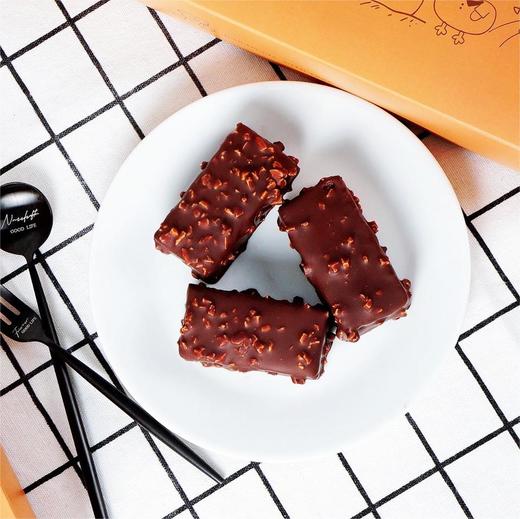 【甜久荟 伴手礼~10个巧克力布朗尼】包装会根据季节变换 巧克力控最爱！男士最爱！巧克力榛子外壳包裹着布朗尼蛋糕  常温或冷藏保存食用 冷冻保存一个月 米其林餐厅选用72%可可 益身体 佳配咖啡 茶酒 商品图7