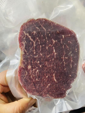 【澳洲原切安格斯儿童菲力】每吨牛肉仅出产6公斤菲力牛排，也称之为儿童牛排，是鲜嫩多汁啊