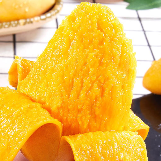 小台农芒果 ——水果中的“小甜心” 台农芒果甜度极高，核小皮薄肉厚，果肉细致无纤维，风味可口、外观讨好，肉质好、入口酥、香味浓、纤维细，是芒果中身价最俊俏的品种。 商品图3