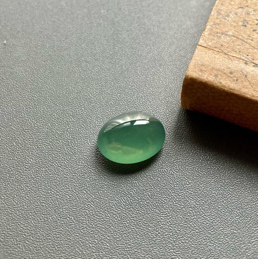 高冰种晴水绿翡翠大蛋面鸽子蛋 商品图1