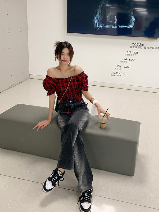 <曾小咸推荐>巨折清仓秒杀，稀有现货24小时发【仅限今日】 曾小咸女装烟灰色破洞牛仔裤女夏季薄款直筒宽松高腰垂感阔腿长裤 商品图2