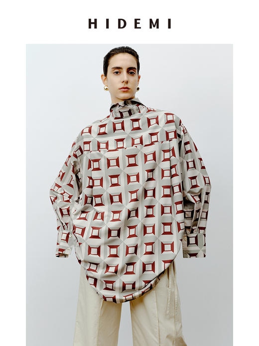 HIDEMI “我们做印花”经典几何设计感廓形印花缎面衬衫 米绿/黄蓝 商品图0