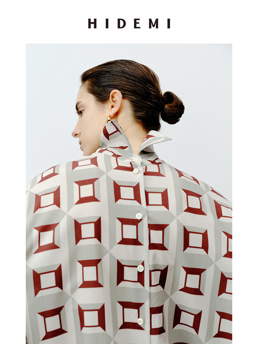 HIDEMI “我们做印花”经典几何设计感廓形印花缎面衬衫 米绿/黄蓝 商品图3