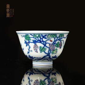 青花斗彩葡萄纹杯